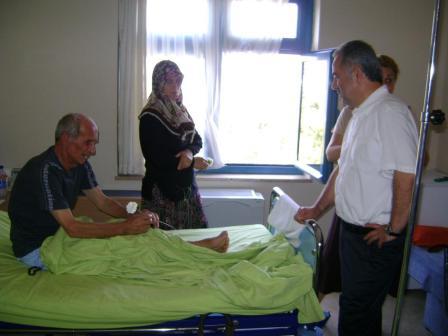 Ak Parti te�kilat�, Devlet Hastanesini ziyaret etti